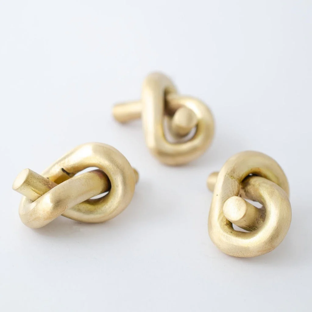 Angular Knot Knob - Rockland Interiors Inc.