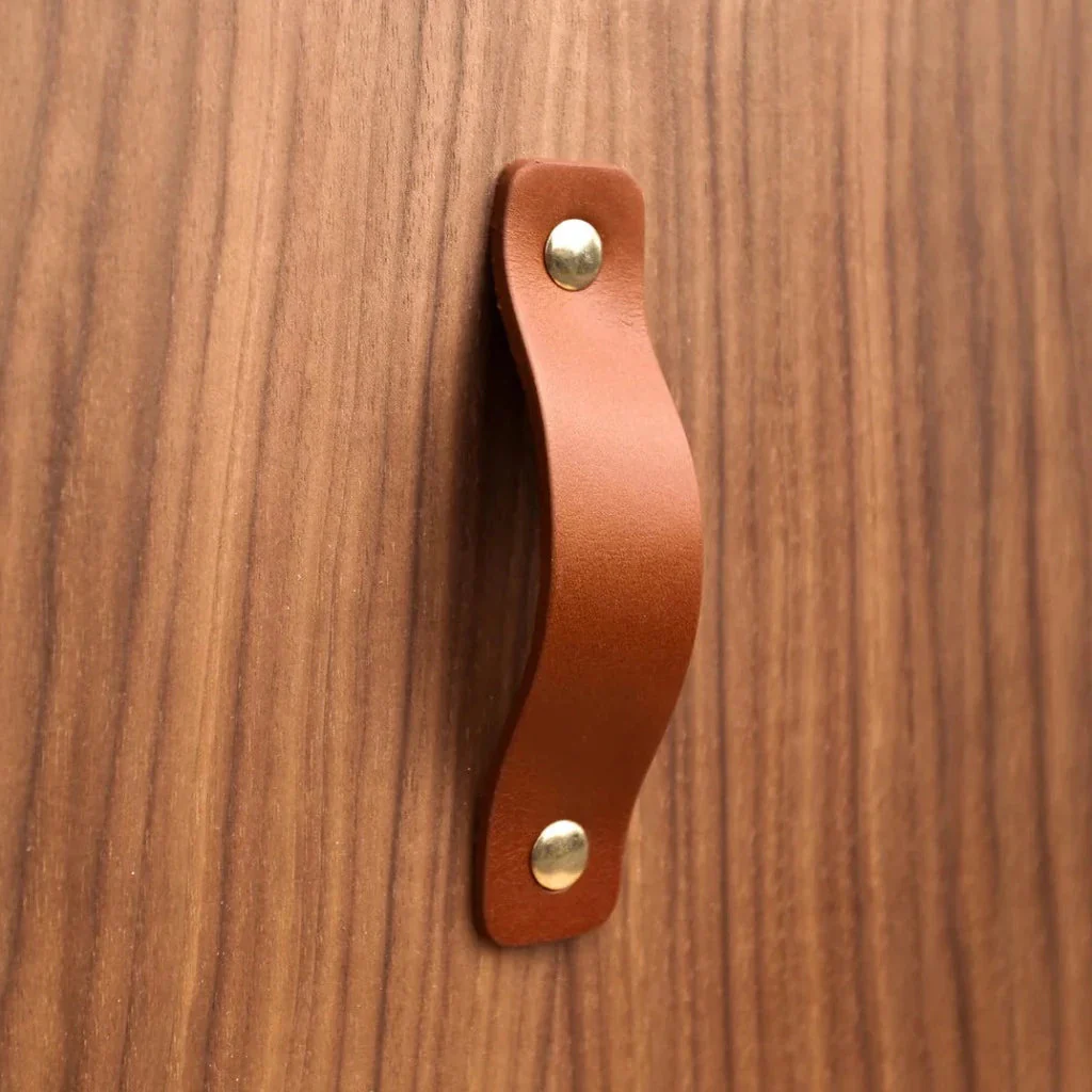 SP02 Smooth Leather Strap Pull - Rockland Interiors Inc.