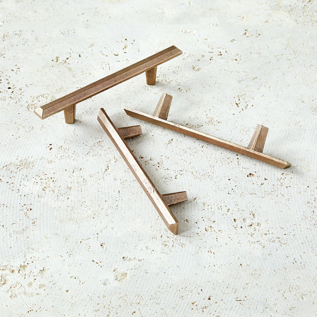 Pyra Handle - Rockland Interiors Inc.