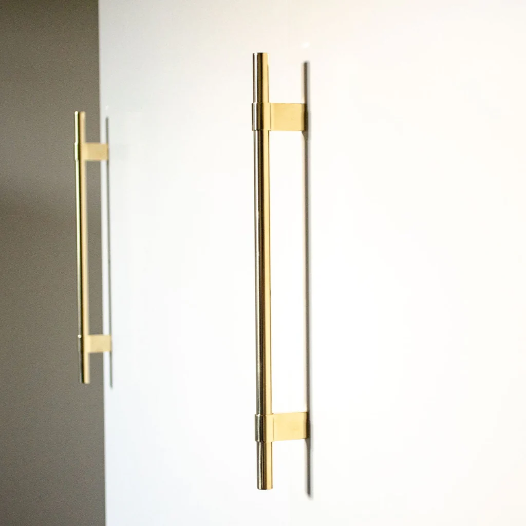 Line Big Handle - Rockland Interiors Inc.