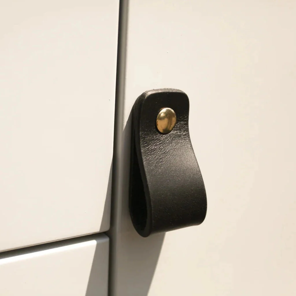 LP02 Smooth Leather Loop Pull - Rockland Interiors Inc.