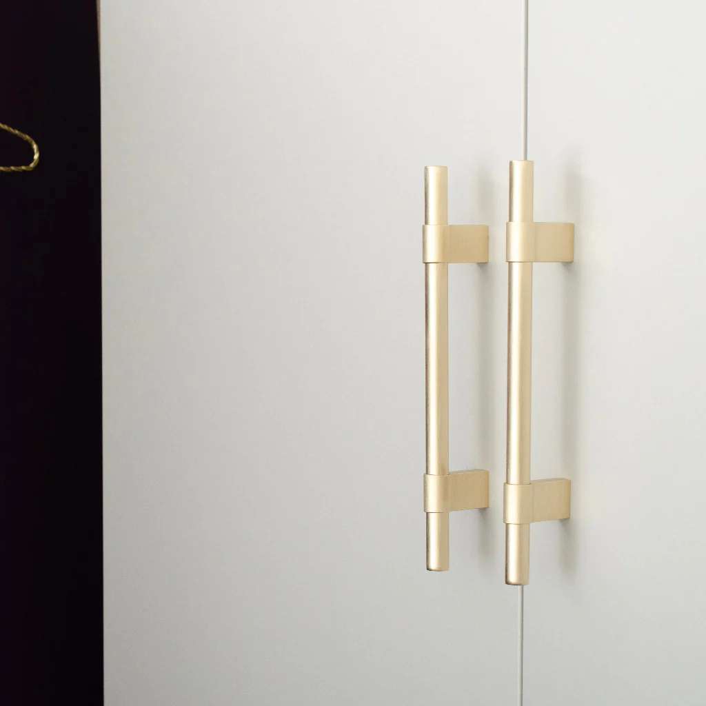 Line Big Handle - Rockland Interiors Inc.