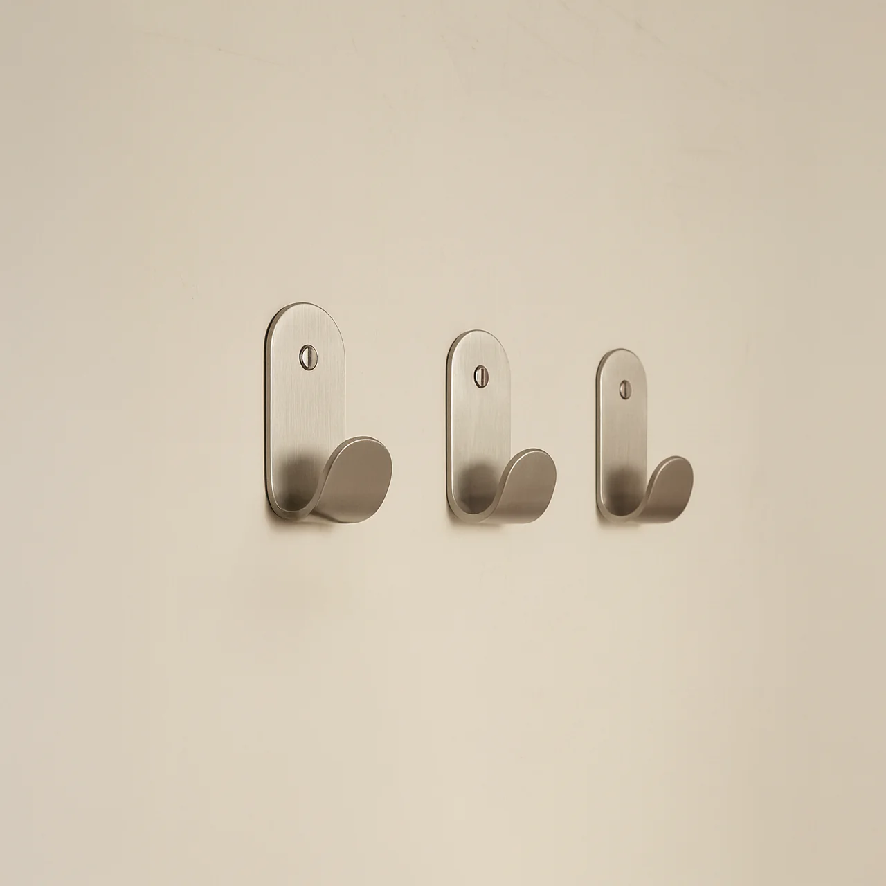 BENDE Curve Hook - Rockland Interiors Inc.