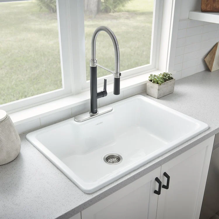 Grayson Semi-Pro Single-Handle Pull-Down Kitchen Faucet - Matte Black - Rockland Interiors Inc.