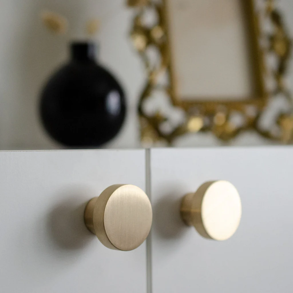 Dot Knob - Rockland Interiors Inc.