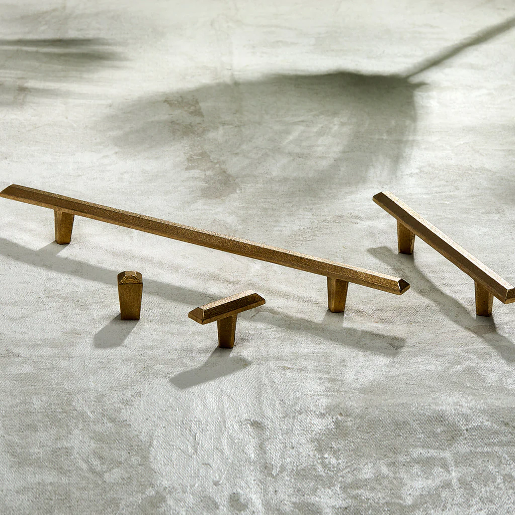 Pyra Handle - Rockland Interiors Inc.