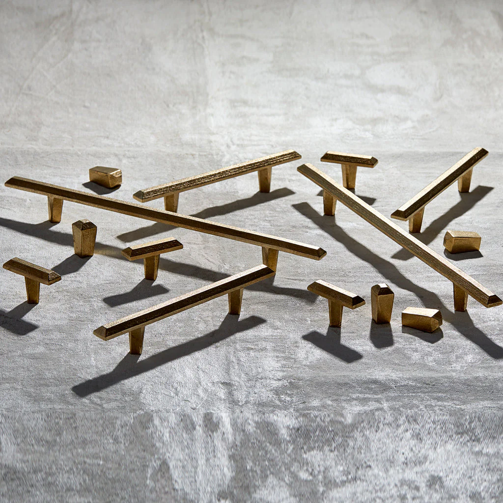 Pyra Handle - Rockland Interiors Inc.