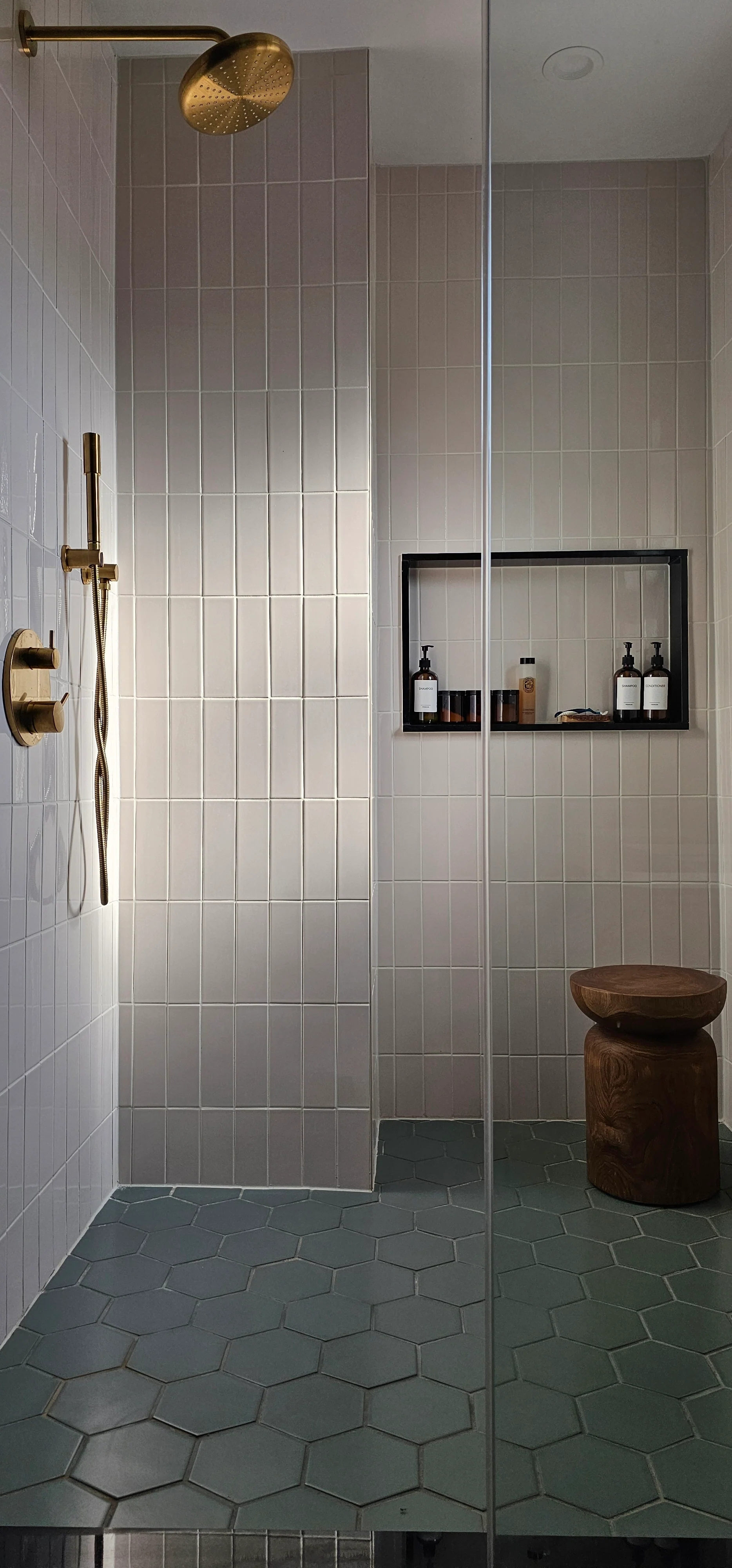 3x9 Natural Press Ceramic Tile in Pearl Gloss - Rockland Interiors Inc.