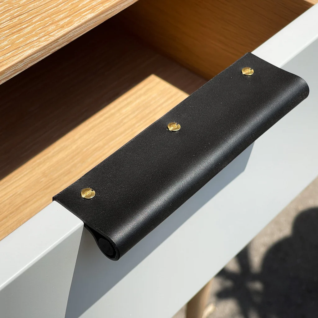 EP02 Leather Edge Pull: Matched Core - Rockland Interiors Inc.