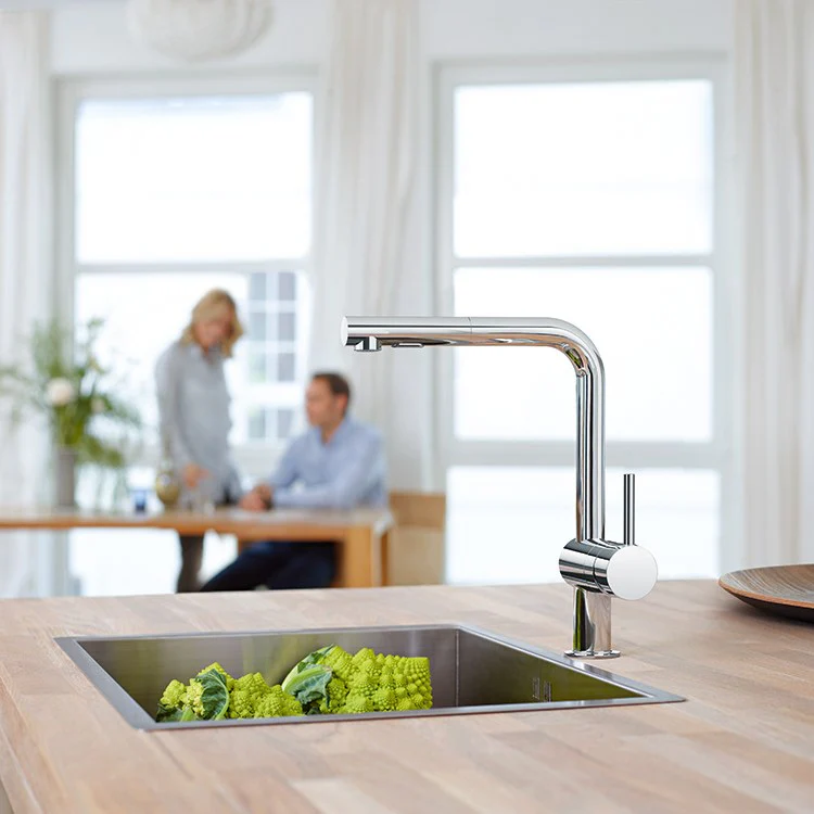 Minta Single Handle Pull-Out Kitchen Faucet - Rockland Interiors Inc.