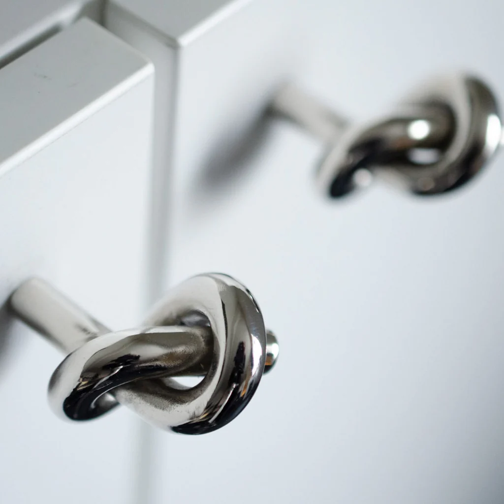Angular Knot Knob - Rockland Interiors Inc.