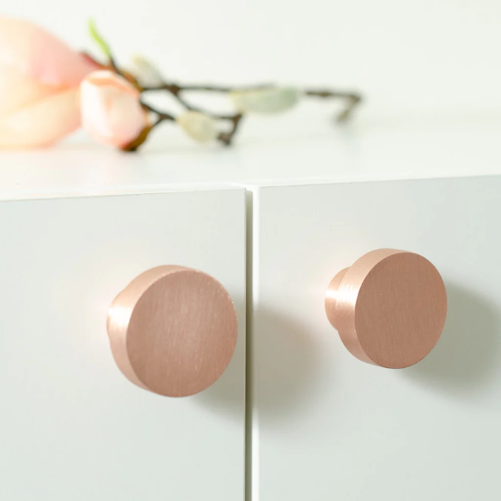 Dot Knob - Rockland Interiors Inc.