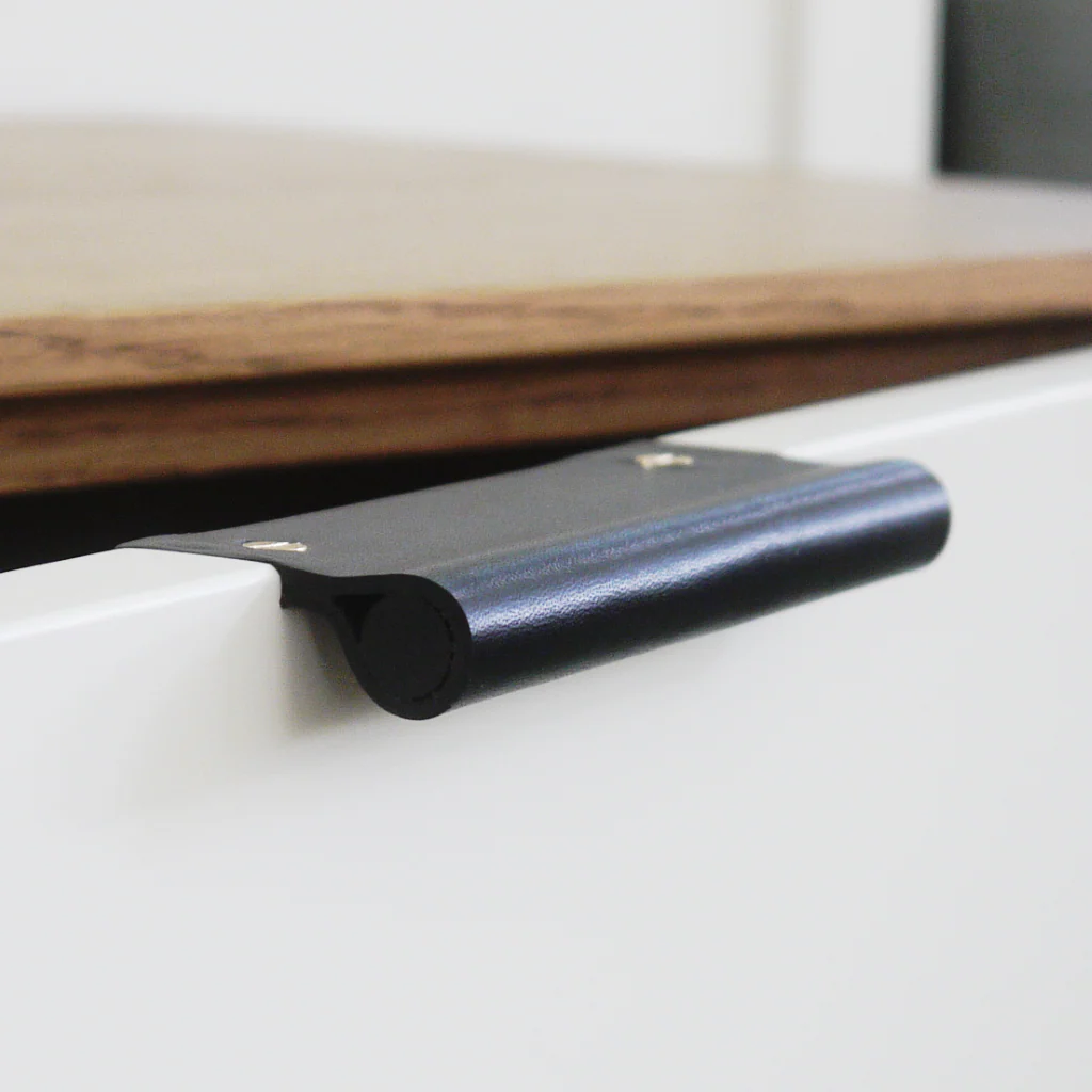 EP02 Leather Edge Pull: Matched Core - Rockland Interiors Inc.