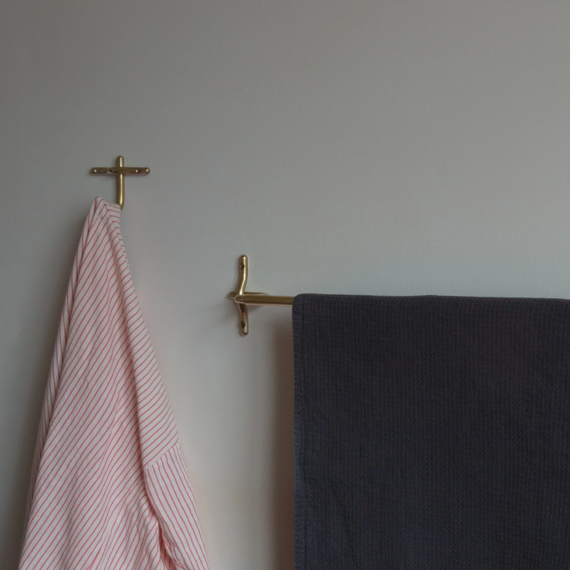 Luma Hand Towel Bar - Rockland Interiors Inc.
