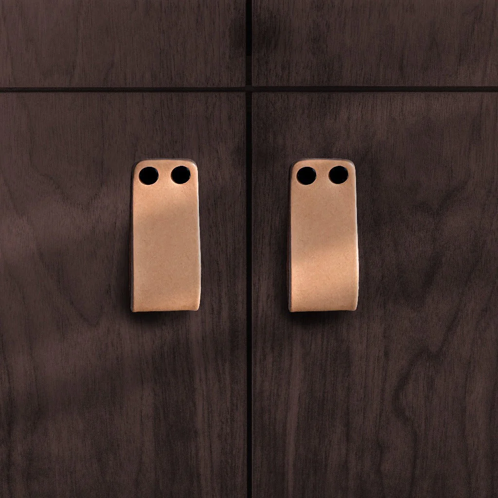 LP01 Smooth Leather Loop Pull - Rockland Interiors Inc.