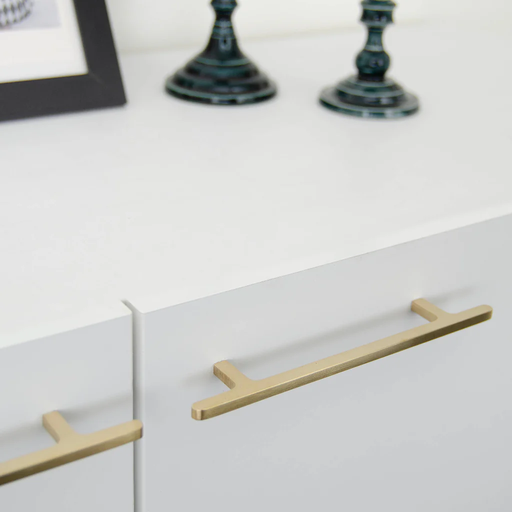 Flat Line Handle - Rockland Interiors Inc.