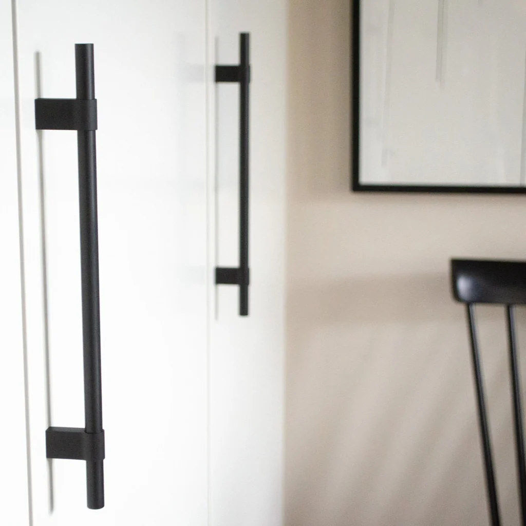 Line Big Handle - Rockland Interiors Inc.