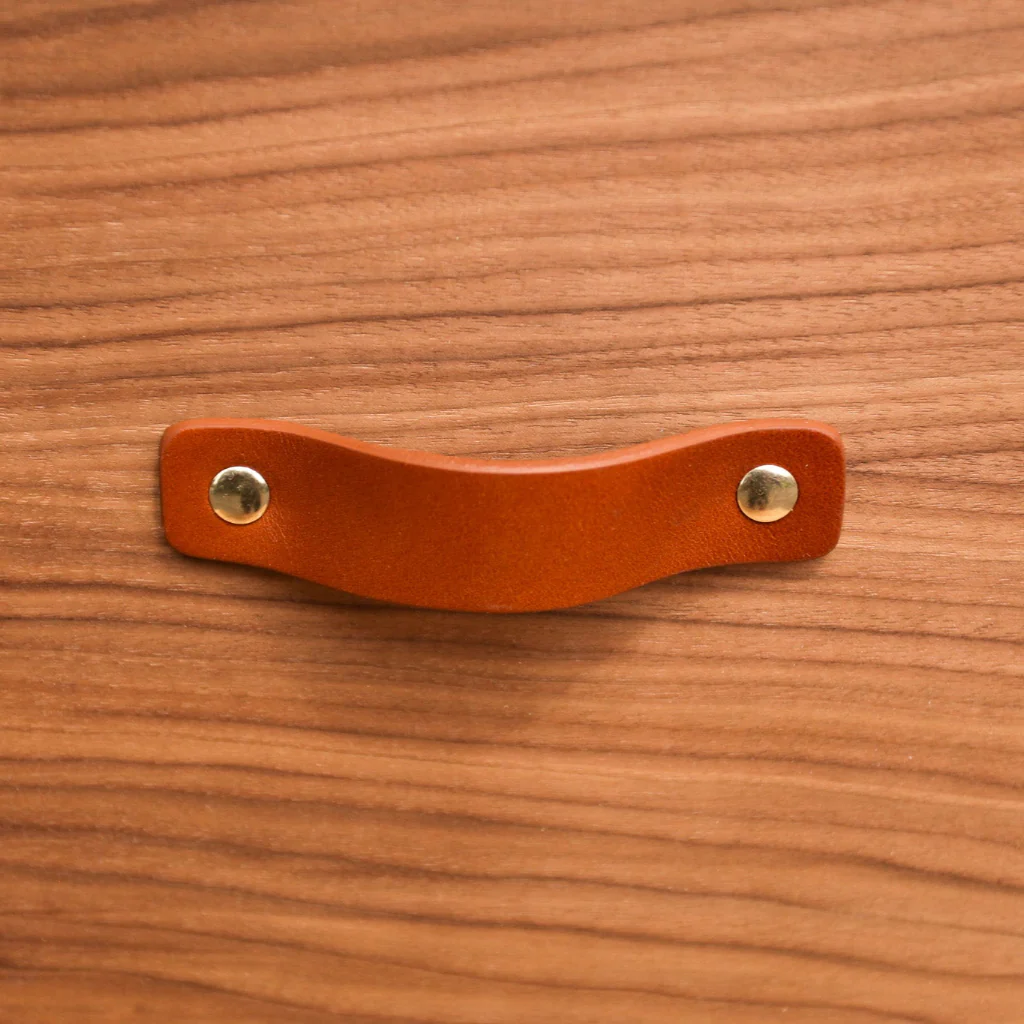 SP02 Smooth Leather Strap Pull - Rockland Interiors Inc.