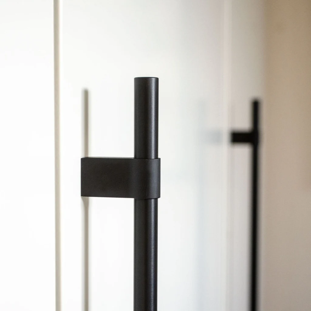 Line Big Handle - Rockland Interiors Inc.
