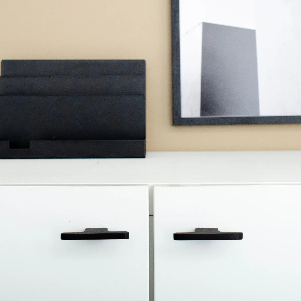 Flat Line Knob - Rockland Interiors Inc.
