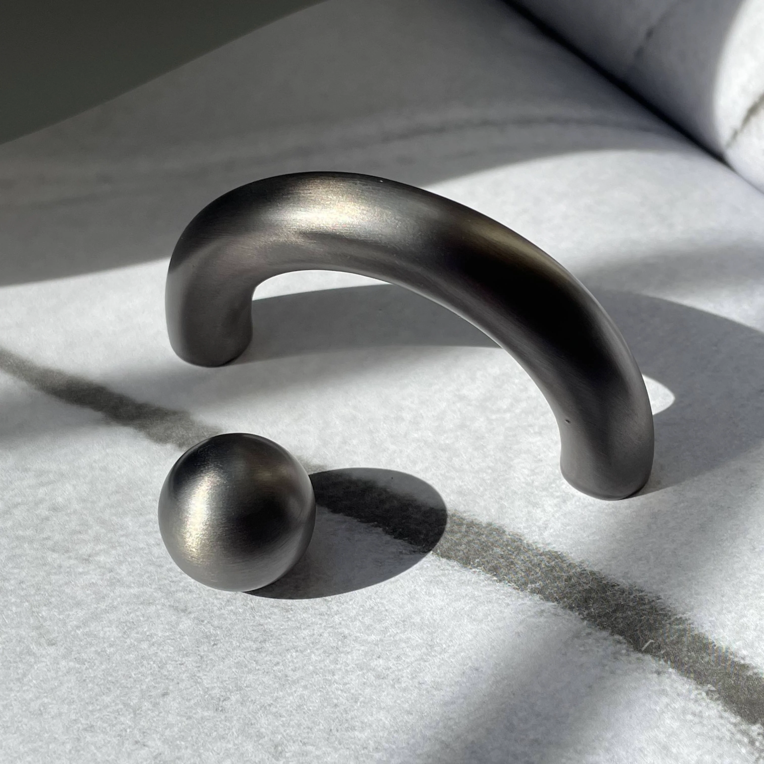 Cercle Pull Thin Long - Rockland Interiors Inc.