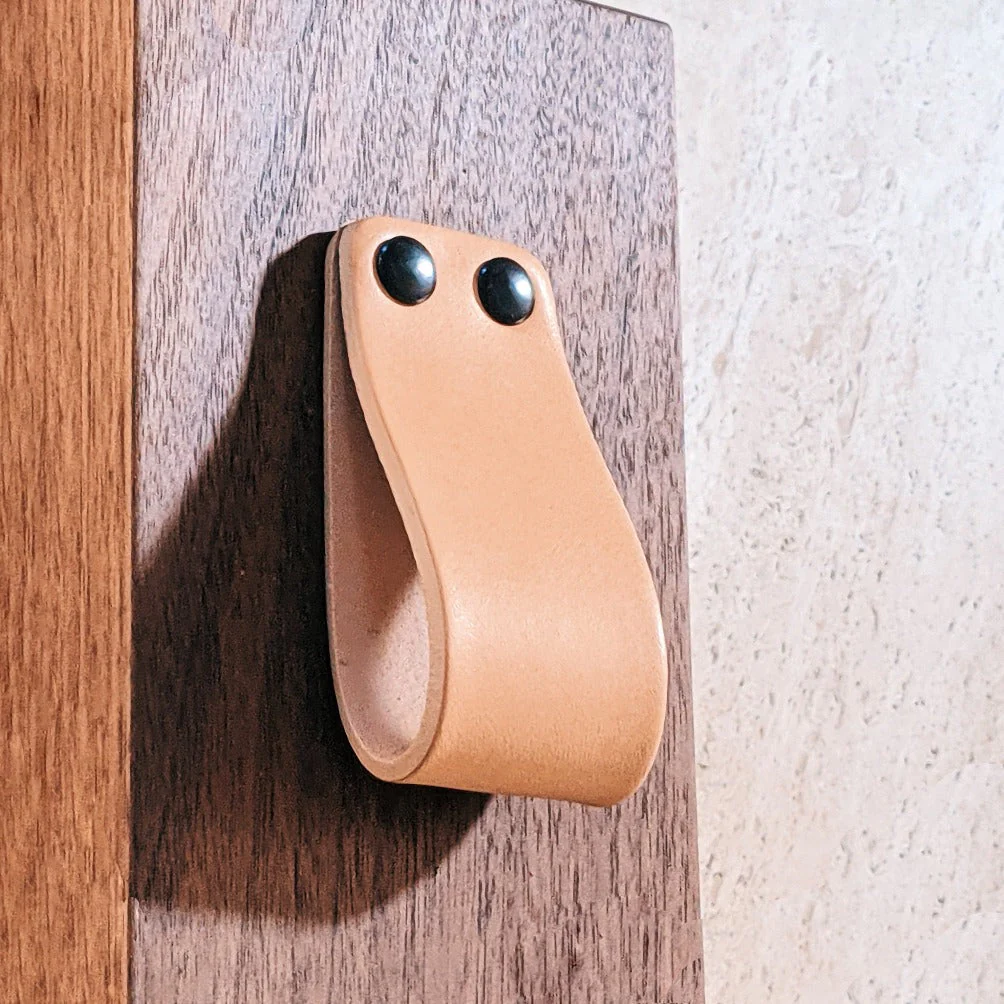 LP01 Smooth Leather Loop Pull - Rockland Interiors Inc.