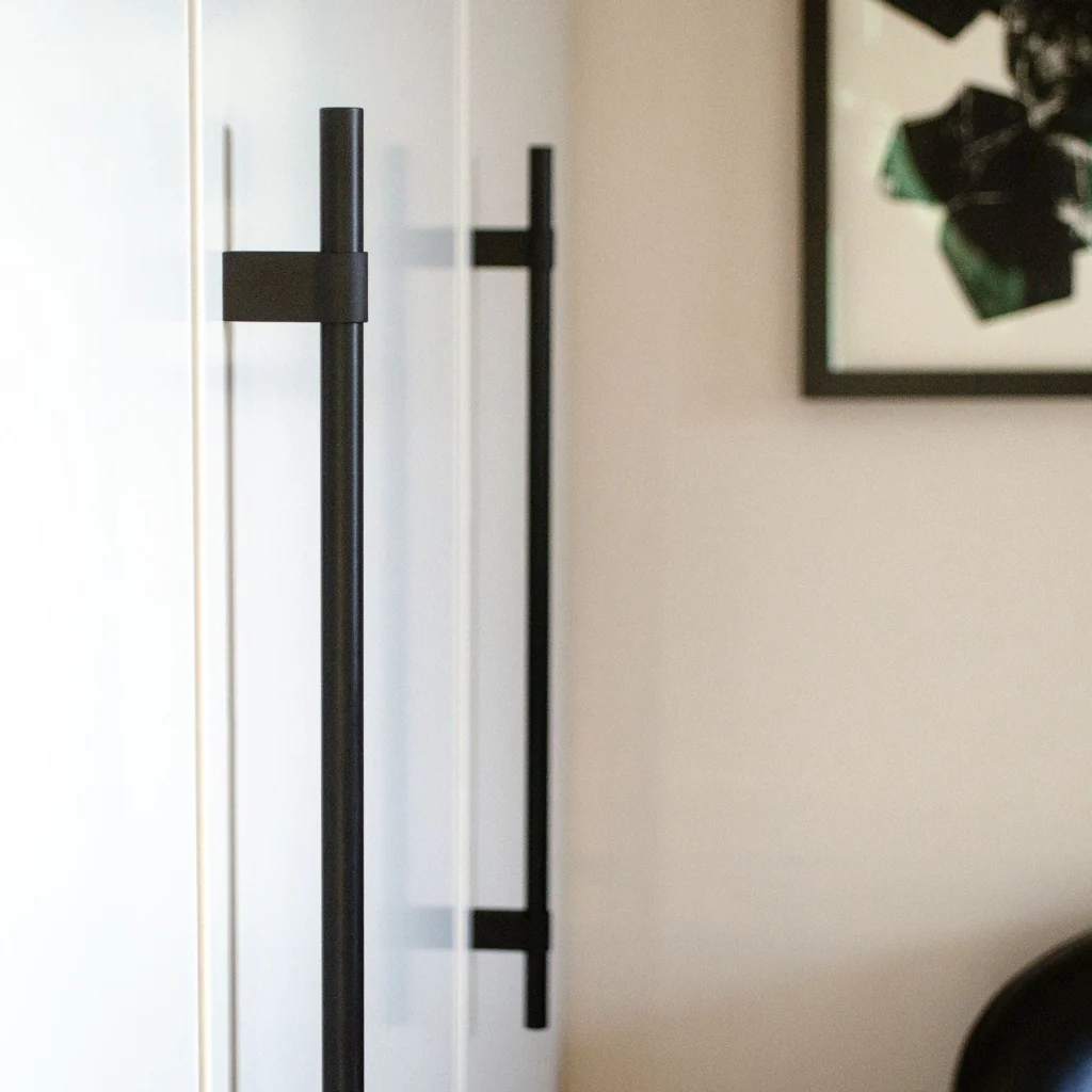Line Big Handle - Rockland Interiors Inc.
