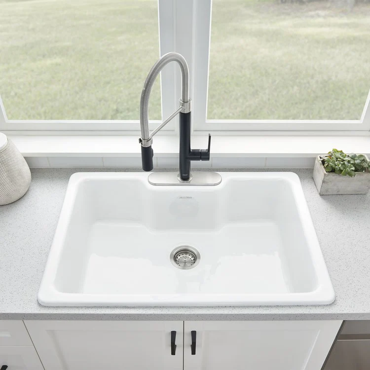 Grayson Semi-Pro Single-Handle Pull-Down Kitchen Faucet - Matte Black - Rockland Interiors Inc.