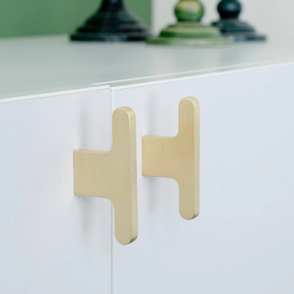 Flat Line Knob - Rockland Interiors Inc.
