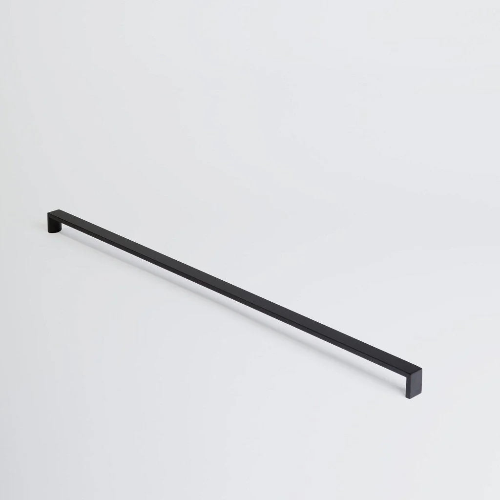 Charlie Contour Appliance Pull - Rockland Interiors Inc.
