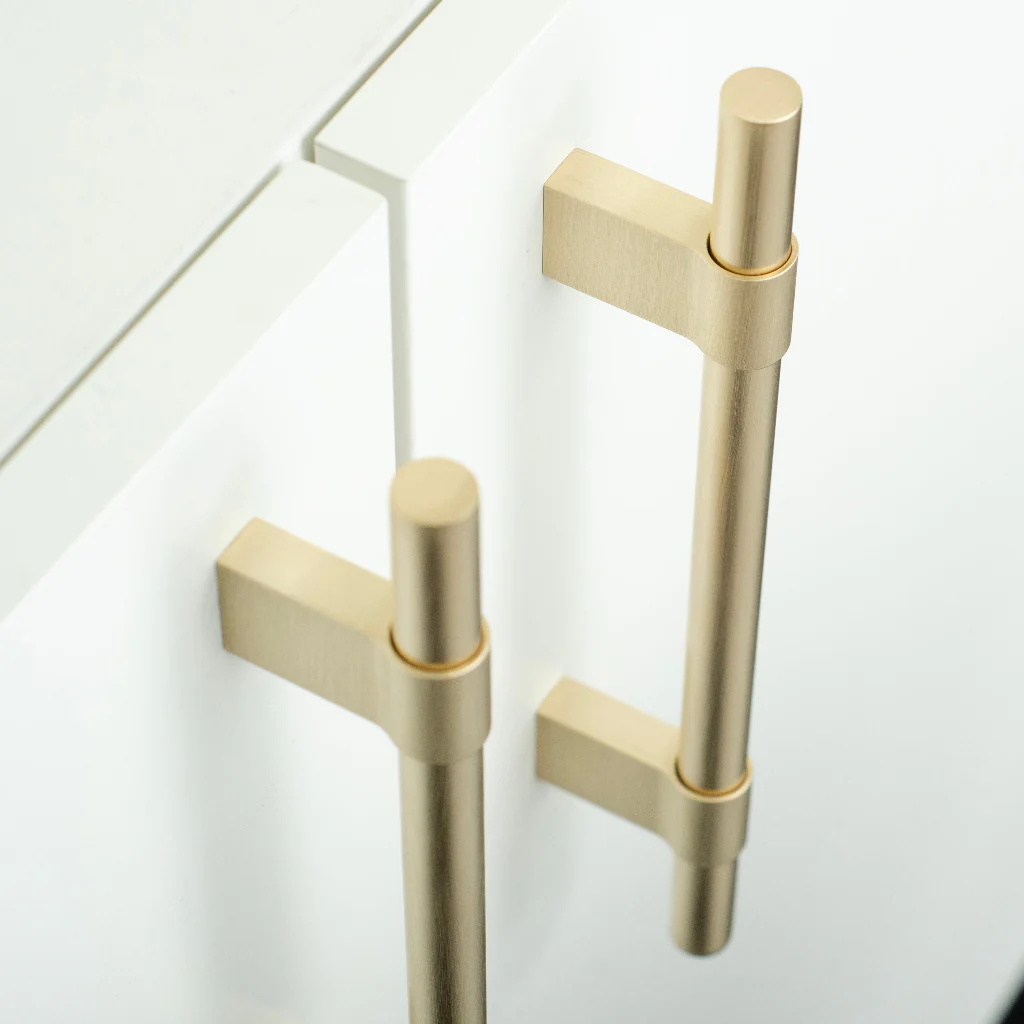 Line Big Handle - Rockland Interiors Inc.