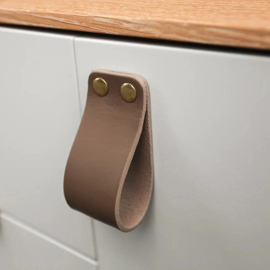 LP01 Smooth Leather Loop Pull - Rockland Interiors Inc.
