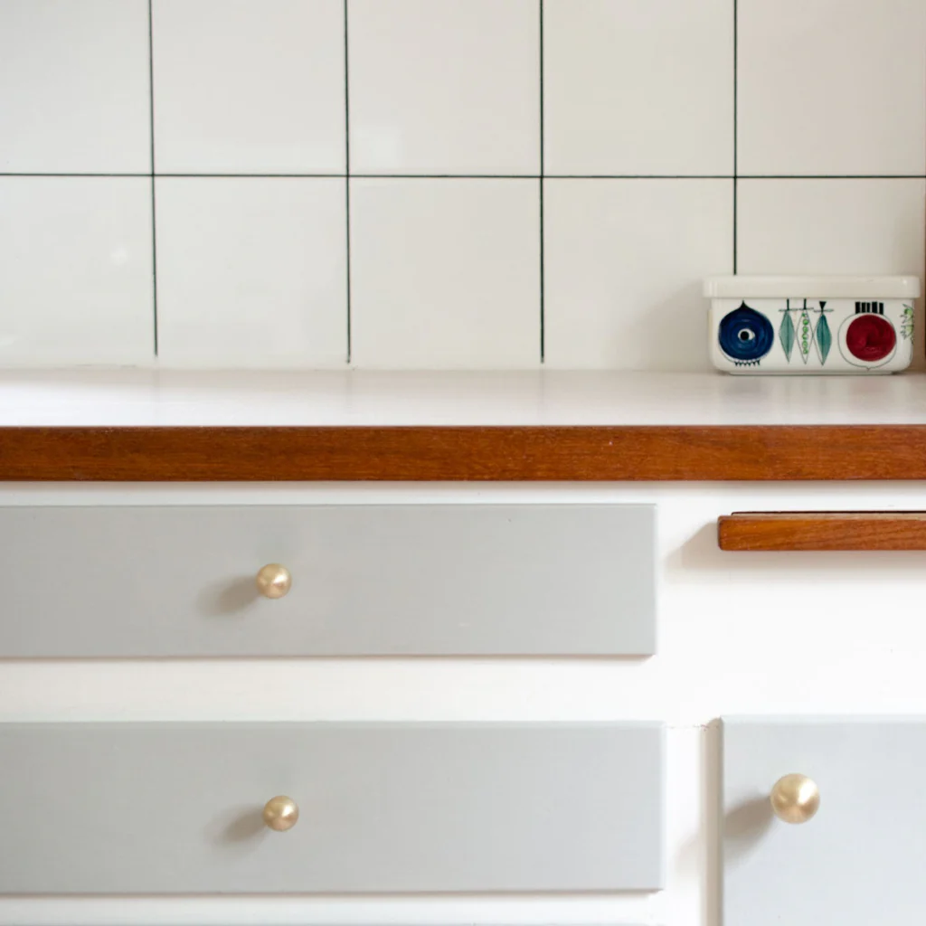 Drop Knob / Hook 28 - Rockland Interiors Inc.