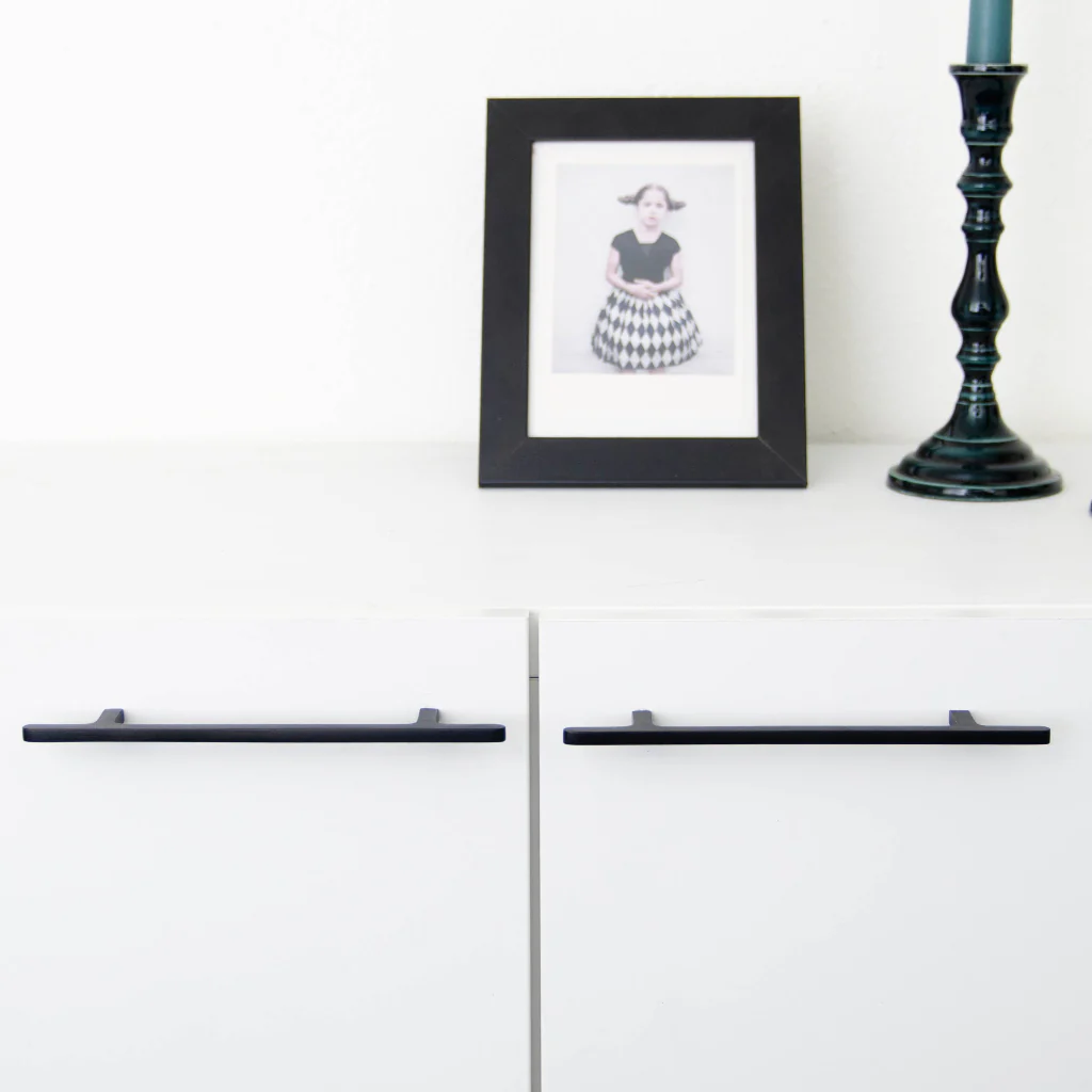Flat Line Handle - Rockland Interiors Inc.