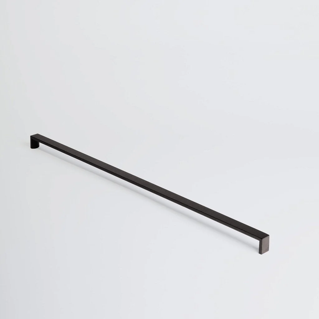 Charlie Contour Appliance Pull - Rockland Interiors Inc.