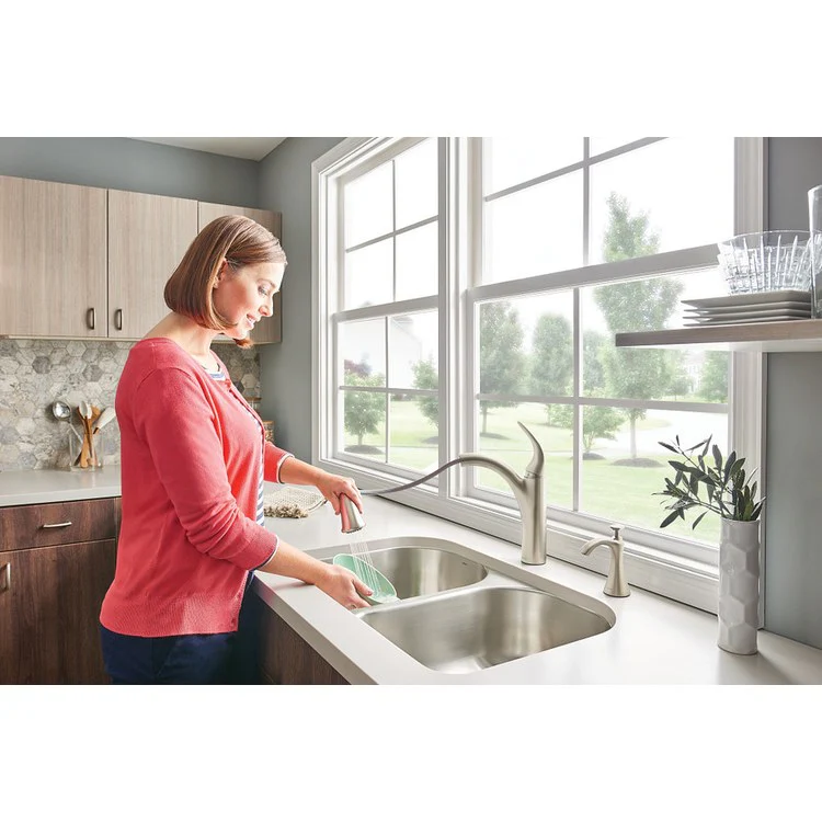 Camerist Single Handle Pull Out Kitchen Faucet - Rockland Interiors Inc.