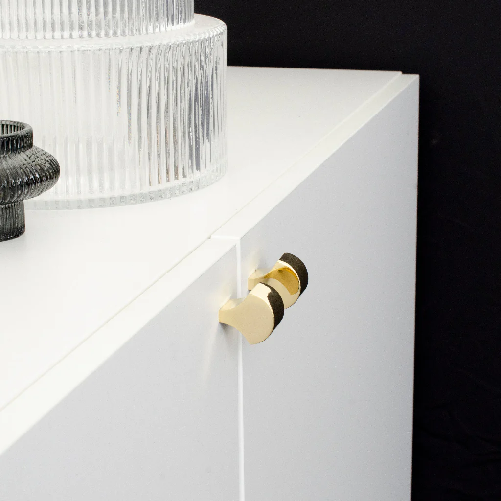 Feather Knob - Rockland Interiors Inc.