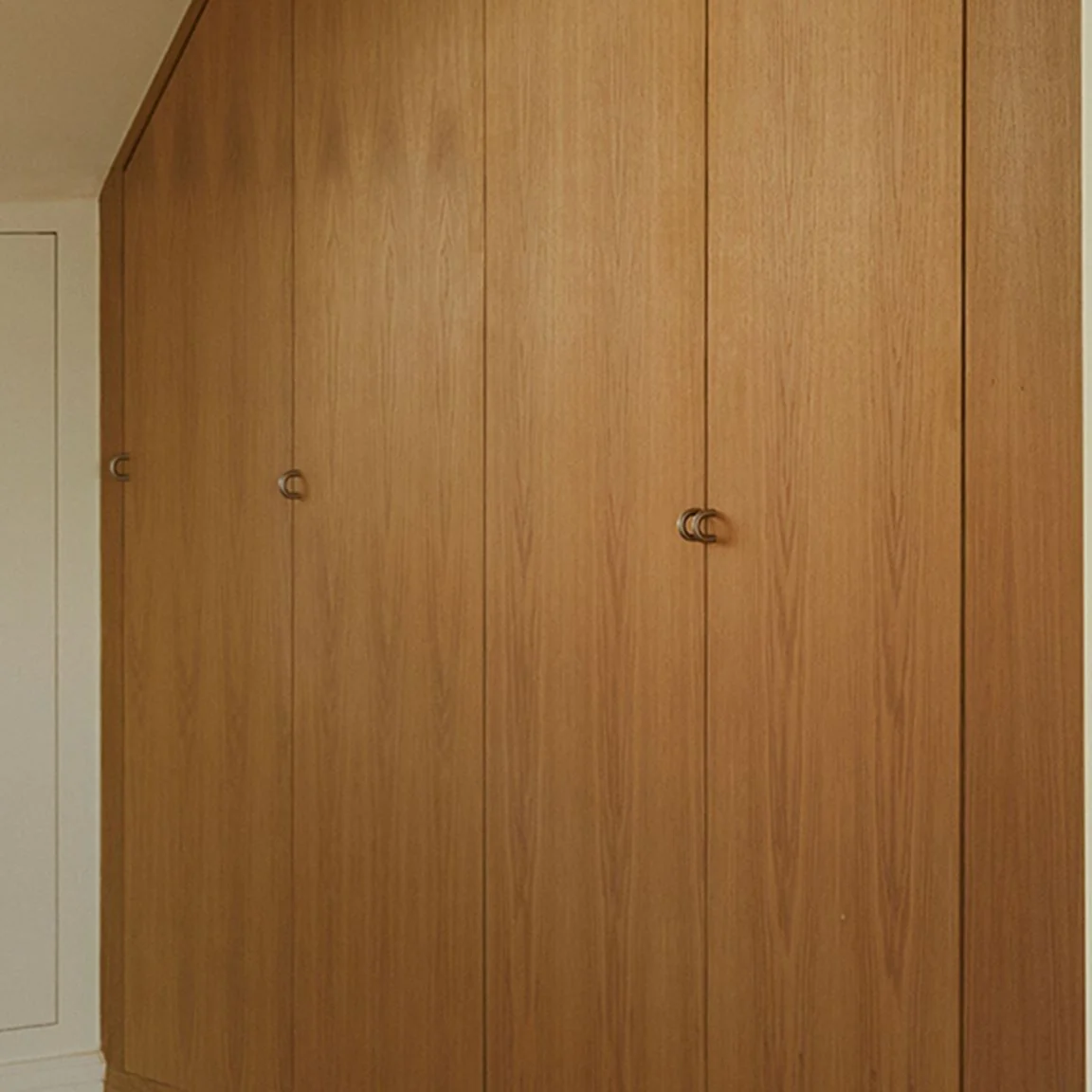 Knud Curved Cabinet Pull - Rockland Interiors Inc.