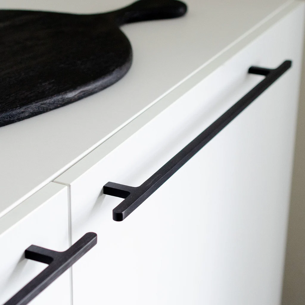Flat Line Handle - Rockland Interiors Inc.
